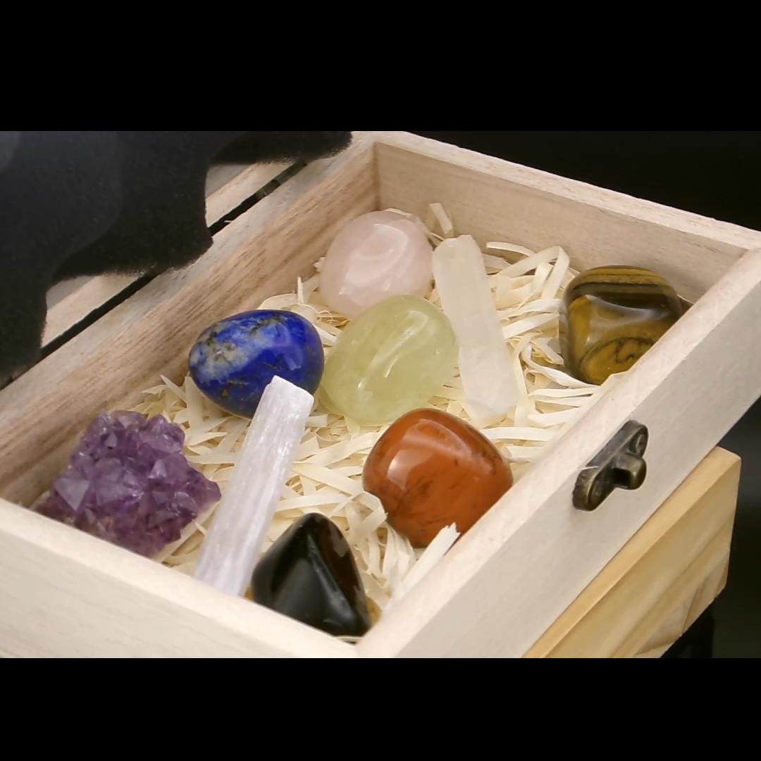 Premium Chakra Crystal Healing Set – Copper Pyramid & Crystals in Wooden Box